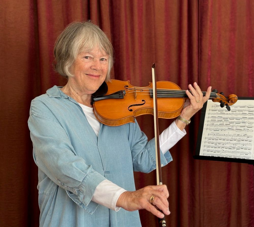 A photo of Julie Fulkerson with a violin