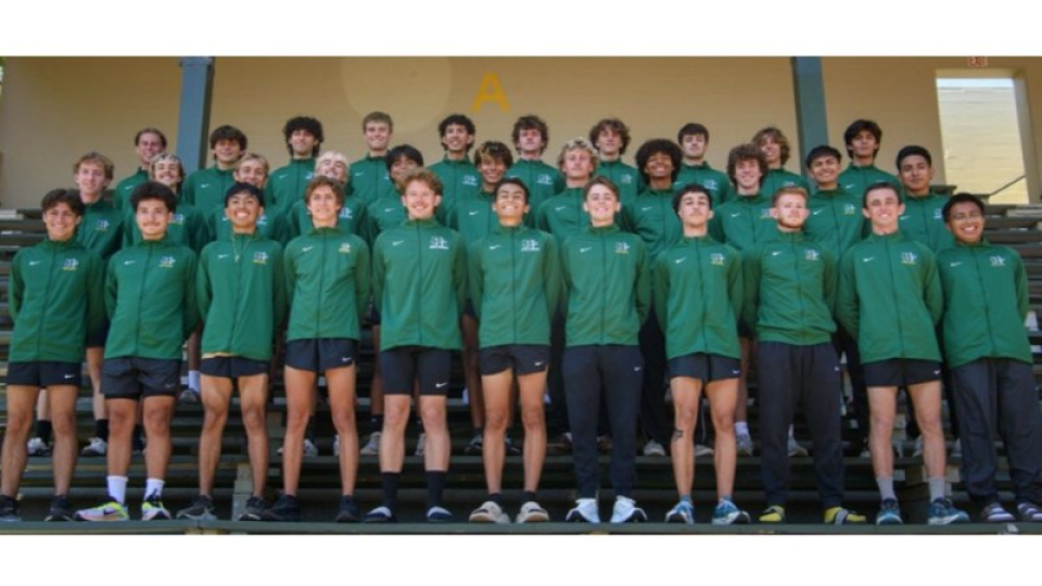 Team photo of Humboldt men's cross country team.