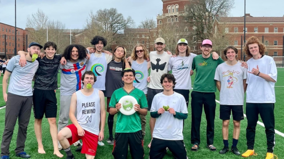 Men's ultimate frisbee team photo.